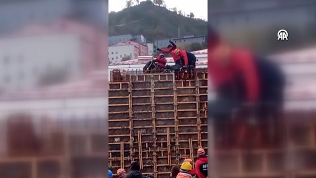 Rize'de inşaatta kalıp boşluğuna düşen işçi kurtarıldı