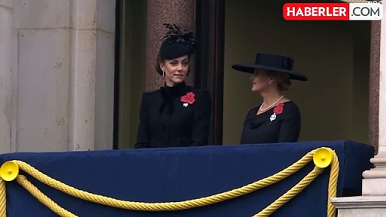 Prenses Kate Middleton, Anma Günü törenlerine eşi Prens William ile katıldı