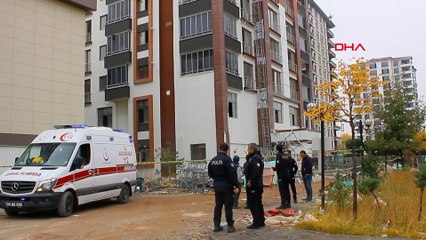 11 katlı binanın tadilatında iskele çöktü: 2 ölü