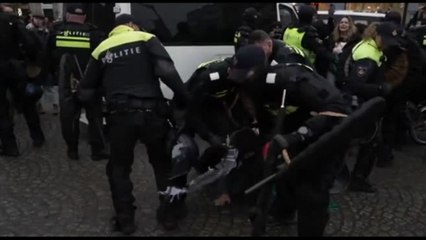 Amsterdam, decine di arresti a una manifestazione pro-palestinese