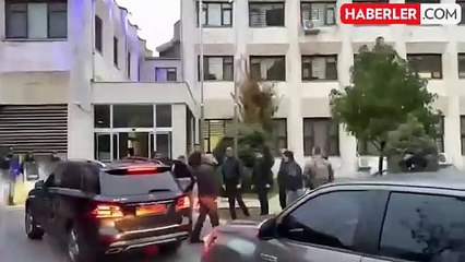 Kayyum Can Aksoy üst geçitlere "Güven ve Huzurun Şehri Esenyurt" afişleri astırdı