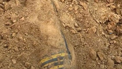 Thanh Hóa: Phát hiện quả bom dài hơn 1m dưới lòng đất