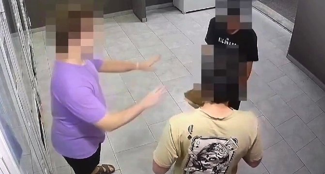 Rapina due giovani in distributore H24, minacciandoli con pistola: arrestato (11.11.24)