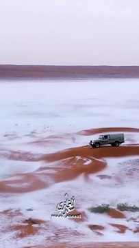 ¿Un mal presagio? El desierto de Arabia Saudita se cubre de nieve por primera vez en su historia