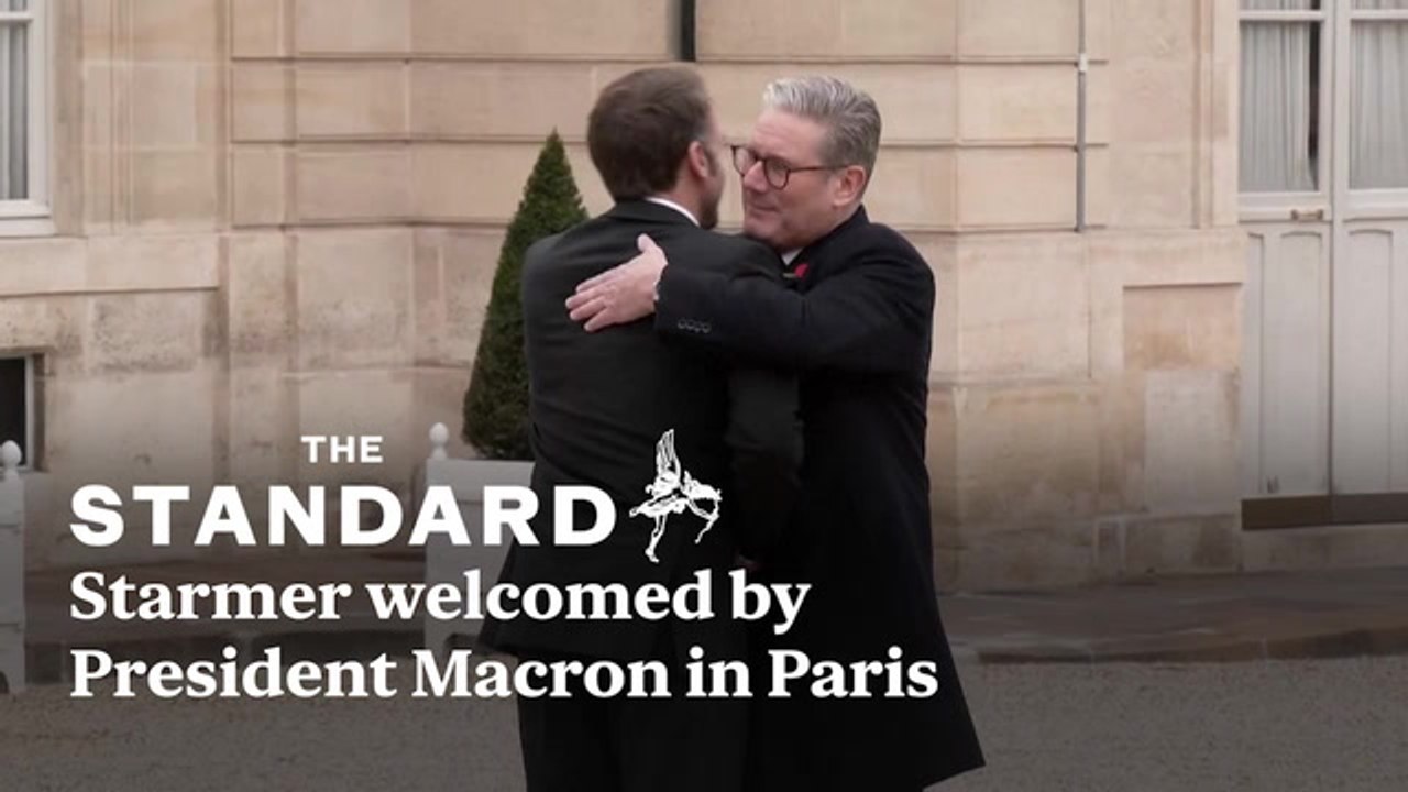 Starmer Welcomed By President Macron In Paris