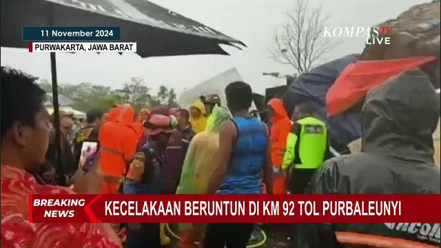 Suasana Evakuasi Kecelakaan Beruntun di KM 92 Tol Purbaleunyi, Belasan Kendaraan Ringsek
