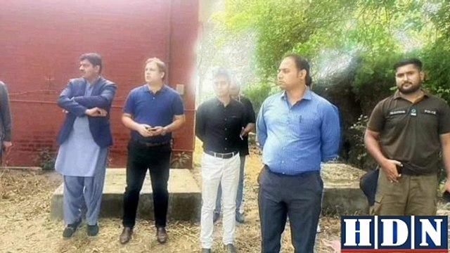 گجرات کے سرکاری ھسپتال کے لاکھوں روپے مالیتی درخت چوری کاٹ کر بیچ دئے گئے بنیادی مرکز صحت چیچیاں شمس کے ڈاکٹر چوکیدار پانچ پٹھانوں کے خلاف مقدمہ درج ایک طرف سموگ دوسری طرف سرکاری اداروں سے درختوں کی چوری کا سکینڈل مکمل تفصیلات اکاش نیازی کی اس رپورٹ میں