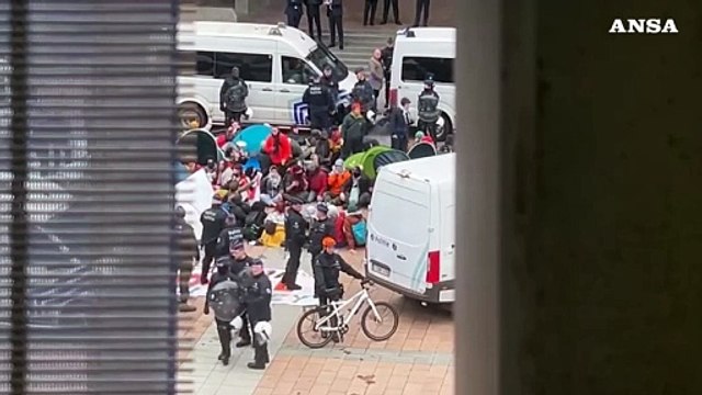Bruxelles, manifestazione pro-Palestina davanti al Parlamento Europeo