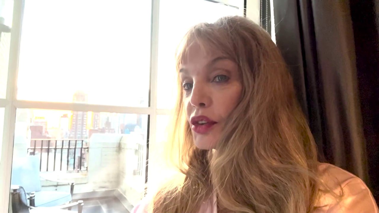 Arielle Dombasle - New York City, 5 o'clock in the morning...