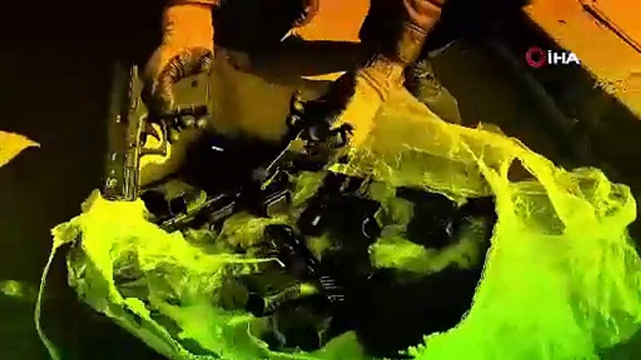 Kocaeli'de büyük operasyon! Araçlarda yüzlerce ruhsatsız tabanca ele geçirildi