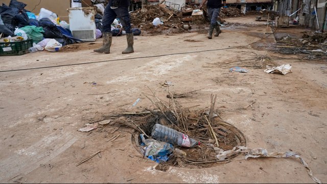 Miedo a las lluvias en Valencia por el atasco en las alcantarillas tras la DANA