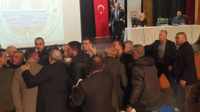 Gemlik Belediye Meclisi'nde 'pankart' gerginliği