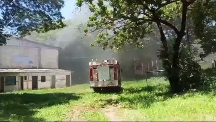 Vídeo no local do princípio de incêndio ao lado do Ceju