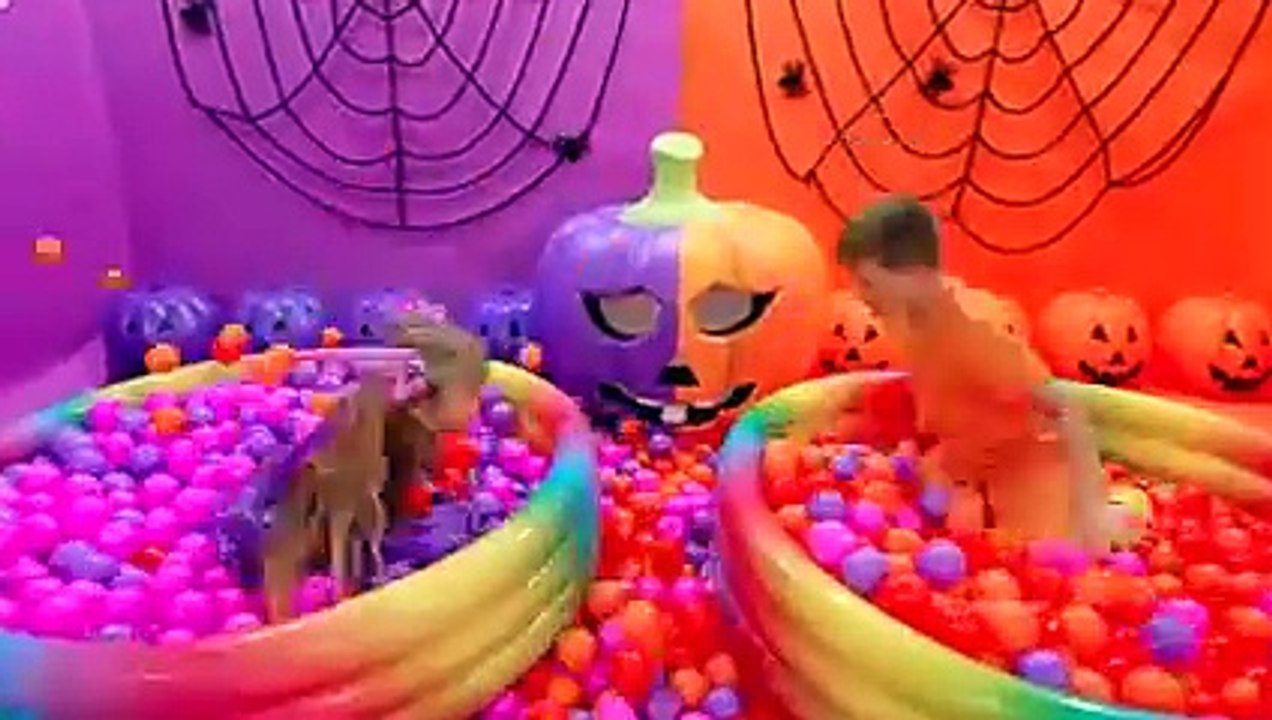 Diana and Roma Purple VS Orange Halloween Challenge_low