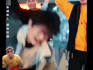 PRIA INI SELALU TERTINDAS