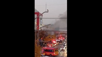 인천 대형마트에서 불...30여 분만에 완진 / YTN