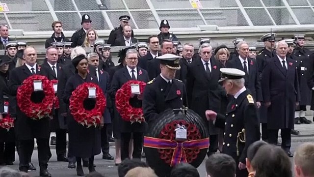 یادبود کشته‌شدگان جنگ با حضور پادشاه بریتانیا و اعضای خانواده سلطنتی در لندن