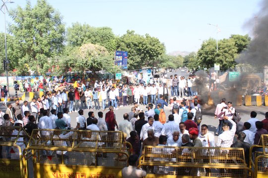 विधायक भदेल के खिलाफ जताया आक्रोश, रैली निकाल किया प्रदर्शन