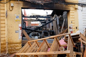 "No hemos podido salvar nada. Solo quedan las cuatro paredes": dos libreras valencianas cuentan la historia de cómo sus librerías quedaron arrasadas por la DANA