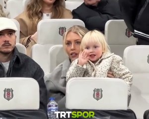 Beşiktaş’ın futbolcusu Svensson kızının el sallamasını görmeyince minik cimcimeyi hayal kırıklığına uğratıyor 🥲