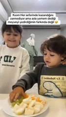 Meyve yemeyen kızına bulduğu yöntemle meyve yediren anne 👏🏻