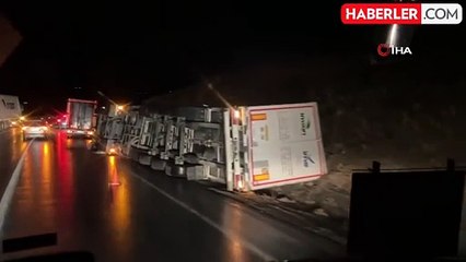 Yüksekova-Van Yolunda Tır Devrildi