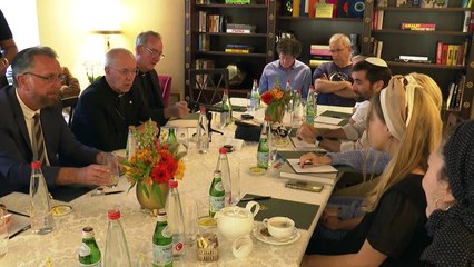 Renuncia líder de Iglesia anglicana tras abuso a menores de abogado vinculado a la institución