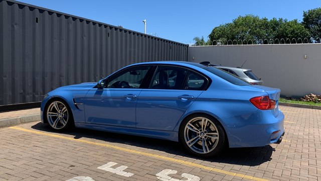 O que a Polícia Civil sabe sobre BMW azul apreendida em Cascavel? O automóvel esportivo de luxo é avaliado em R$ 280 mil; condutor dirigia com a CNH vencida