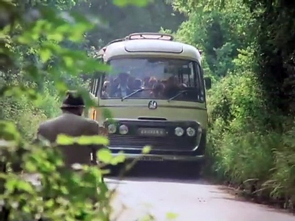 Worzel Gummidge - Season 2 Episode 01: Worzel and the Saucy Nancy