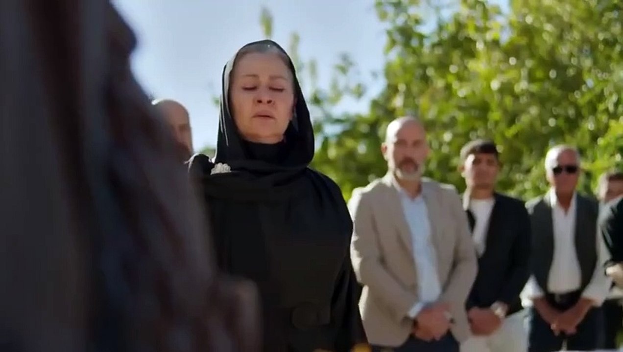 مسلسل المدينة البعيدة الحلقة 1 مترجمة