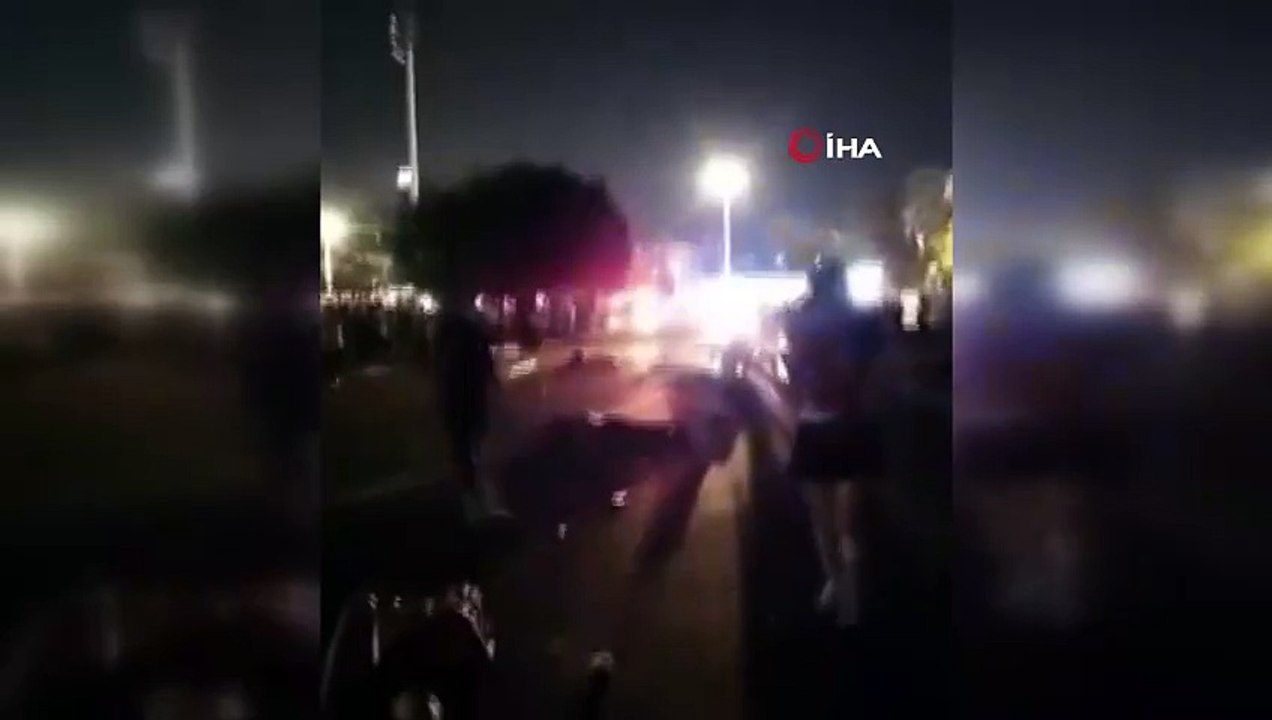 Çin'de araç kalabalığın arasına daldı!