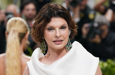 Linda Evangelista desabafa sobre procedimento estético que 'a desconfigurou': ‘Estava infeliz’