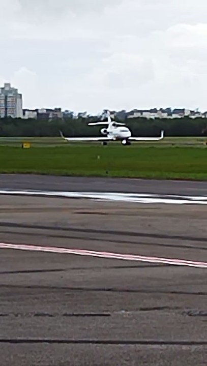 Belo Falcon pousando em SBVT