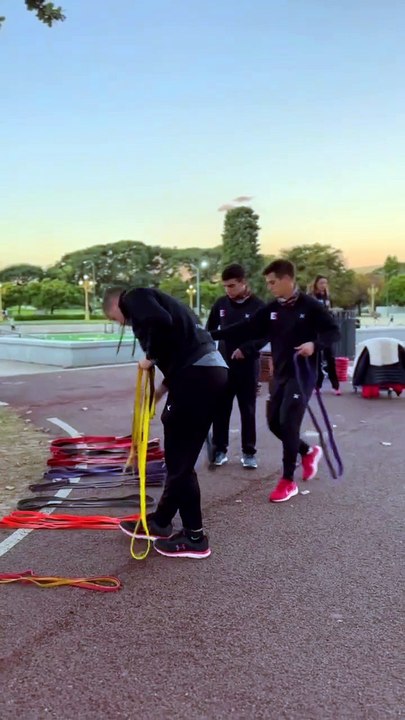 Un día armando una clase con nosotros! Te invitamos al detrás de escena de como preparamos nuestras clases  El mate y la buena onda siempre estarán presentes en las clases de entrekc  Si encontras al keko matador