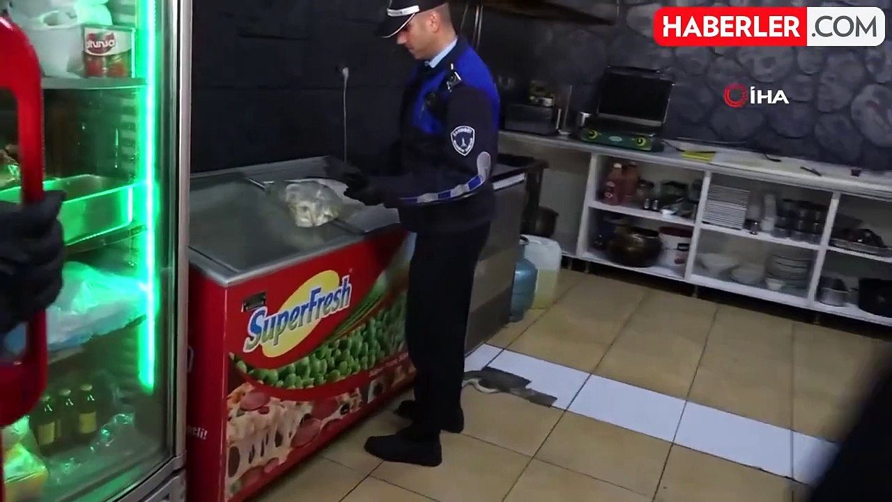 Şahinbey Belediyesi Zabıta Ekipleri Bozuk Ürünlere El Koydu