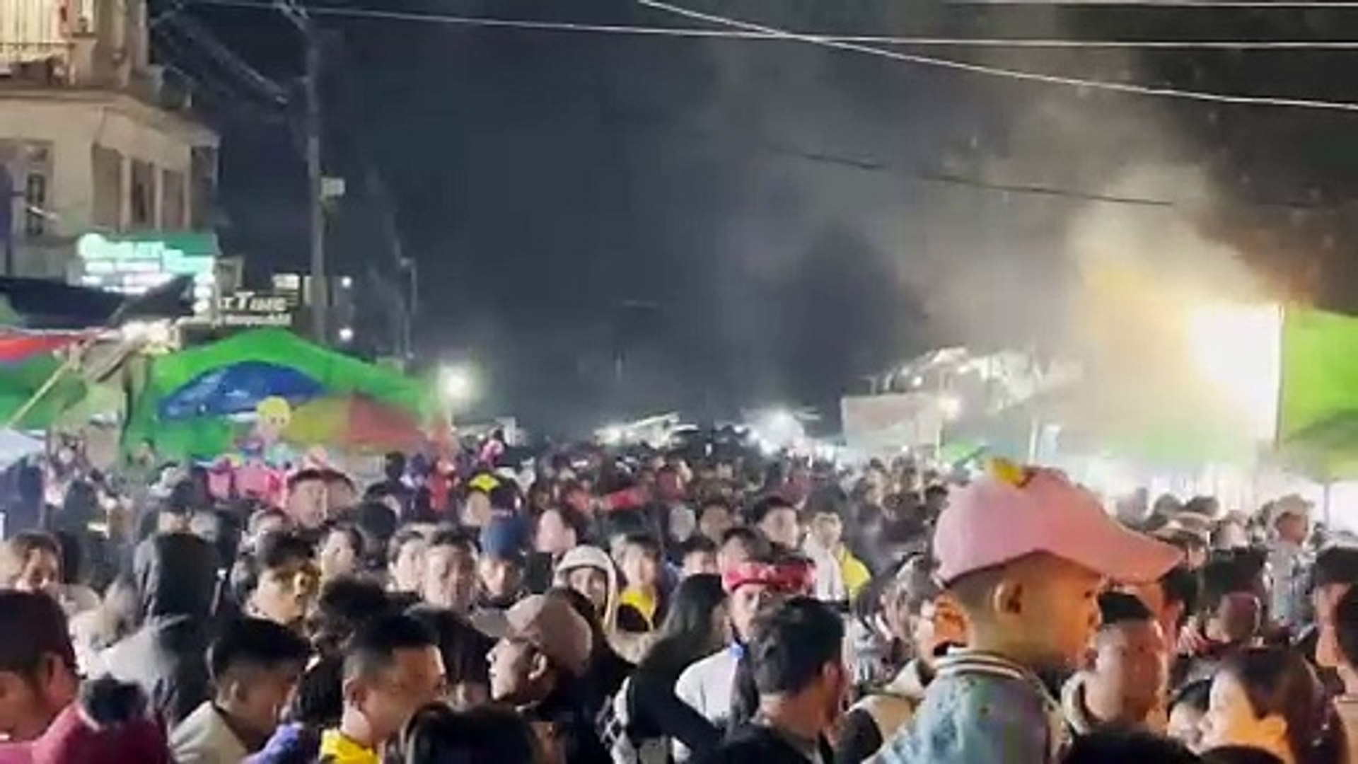 Milhares aproveitam festival de balões em Mianmar