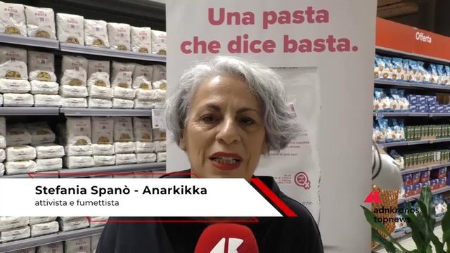 Violenza sulle donne, Anarkikka (fumettista): “Una borsa, una vita. La shopper che può salvare”