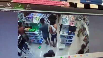 Treze adolescentes fazem arrastão em farmácia de Copacabana