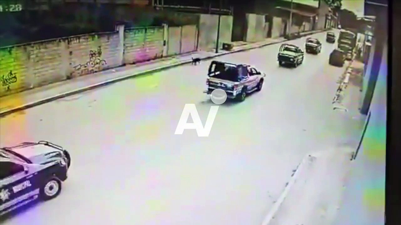 Imágenes fuertes: Patrulla policial atropelló a dos menores que estaban en una motocicleta