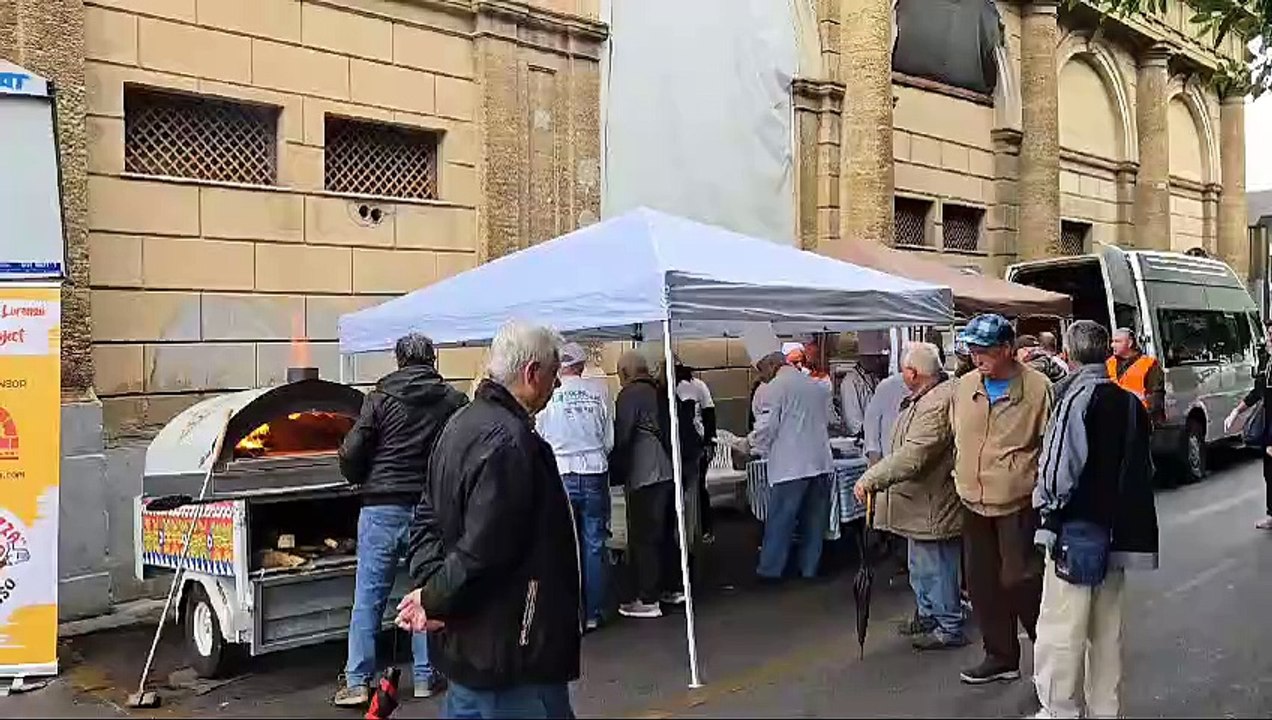 Il video della pizza ai senzatetto a Palermo