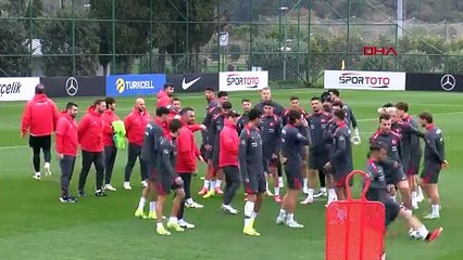 A Milli Futbol Takımımızda keyifler yerinde! Yenilere 'hoş geldin' karşılaması