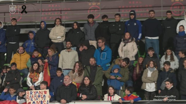 Emotivo minuto de silencio en el entrenamiento de la Selección Española por los afectados y víctimas de la DANA