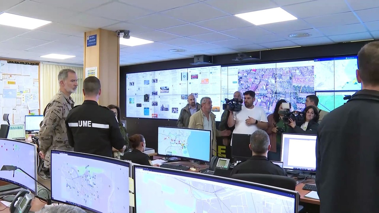 El Rey transmite su apoyo y confianza a las unidades militares desplegadas en Valencia