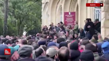 Abhazya’da parlamentoya girmeye çalışan protestoculara müdahale