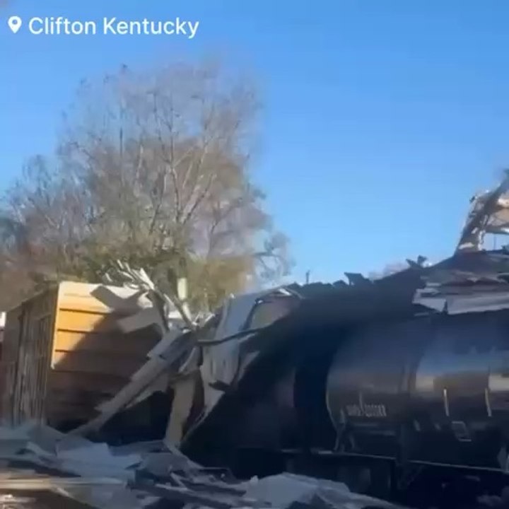 #BREAKING: A significant Explosion Leaves Multiple People Trapped and injured or missing with One Mile Shelter in Place Issued Due to Hazardous Materials