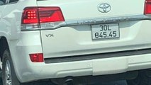 Phạt tài xế ô tô Land Cruiser ngang nhiên dán băng dính che biển số, chạy ẩu trên cao tốc | VTC Now