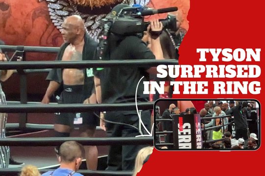 Mike Tyson surprised in the ring and his funny reaction before fight with Jake Paul