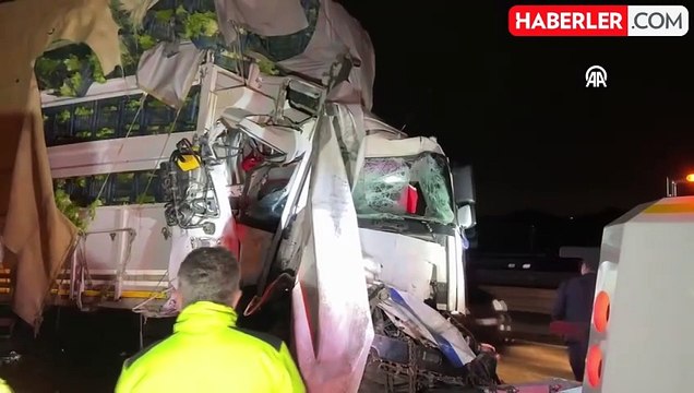 Kuzey Marmara Otoyolu'nda Kamyon ve Tır Çarpıştı: 1 Yaralı