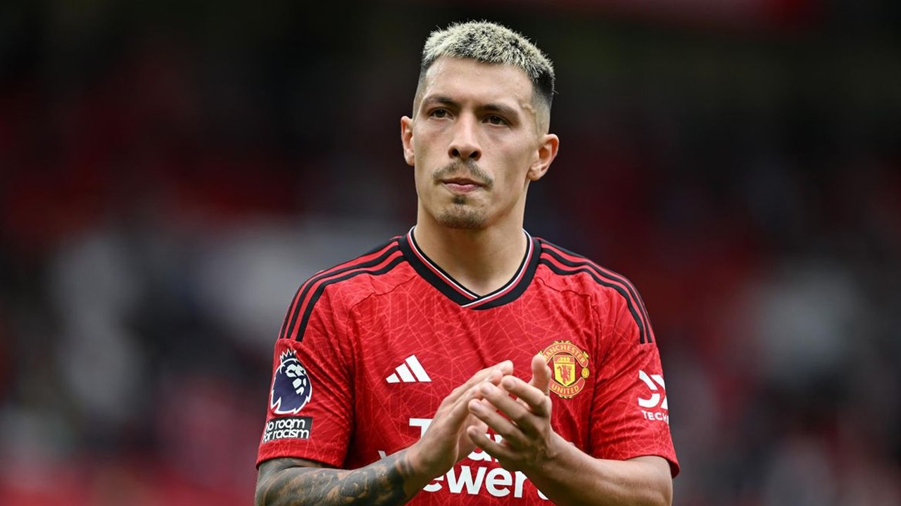 "Chân ướt chân ráo" đến MU, HLV Ruben Amorim đã nhận ngay tin dữ từ Lisandro Martinez | VTC Now