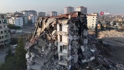 Korkunç görüntü kamerada! 5 katlı bina korna sesi ile yıkıldı